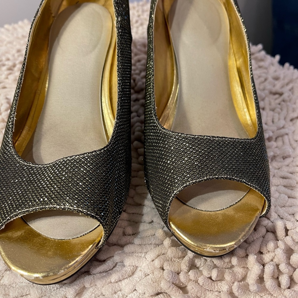 Sparkle Gold and Black shoe peep toe